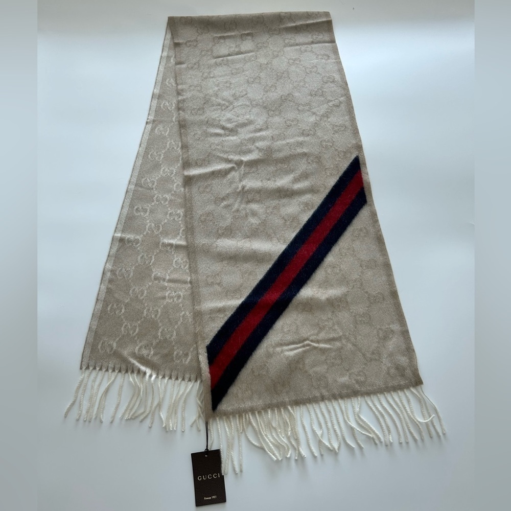 New With Tags Gucci Nikky Wool Alpaca Monogram Web Beige Scarf Shawl Fringe